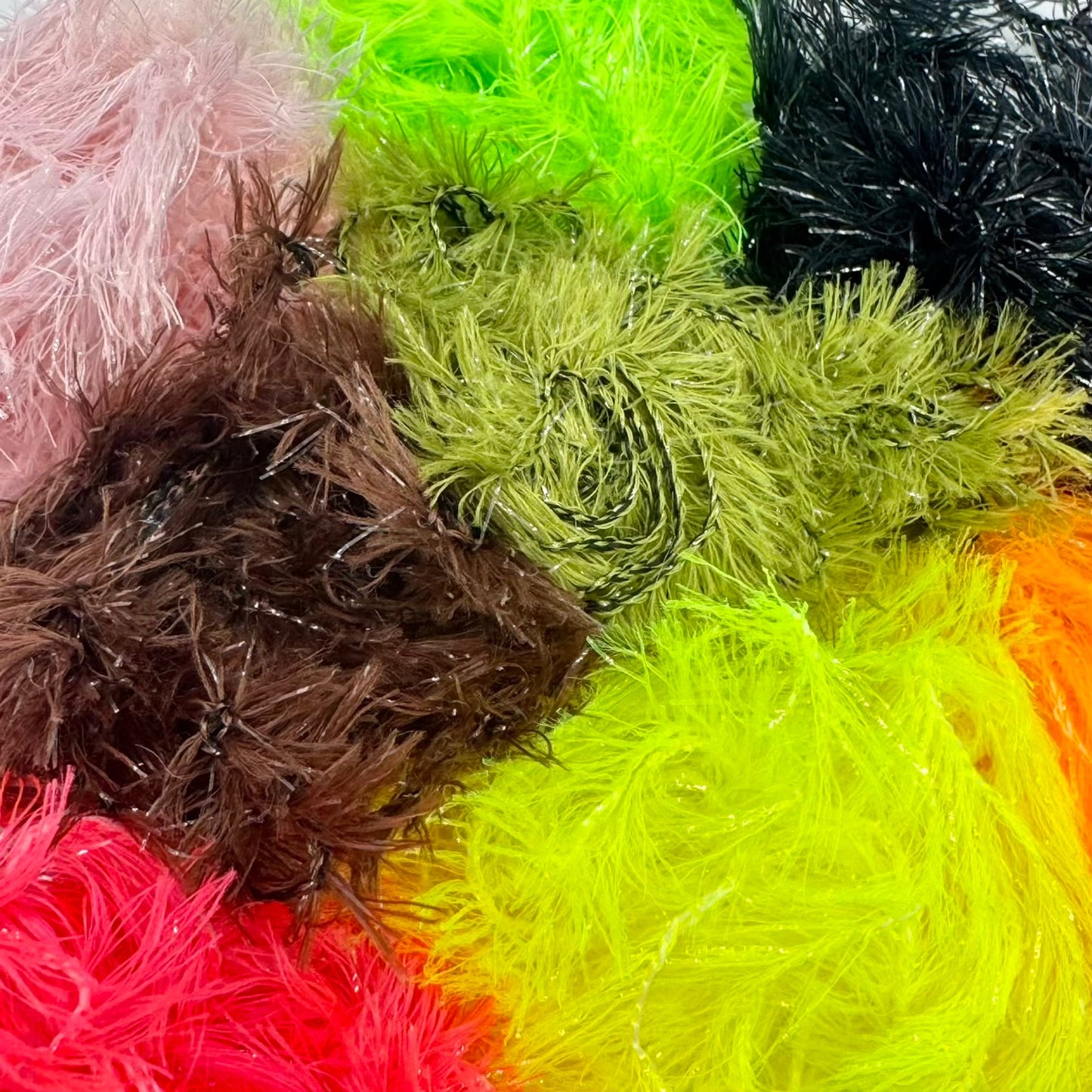 Upavon Pure Colour Straggle Hackle for fly tying, featuring vibrant feather strands from UPAVON FLY FISHING.